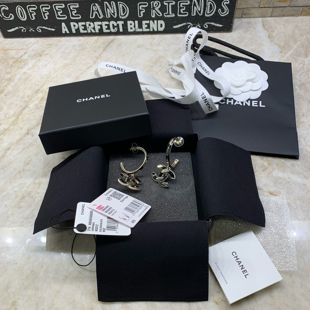 CHANEL Metal Gold & Black Earrings - Picture 4 of 14